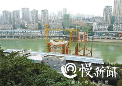 曾家岩大桥主桥明年底建成